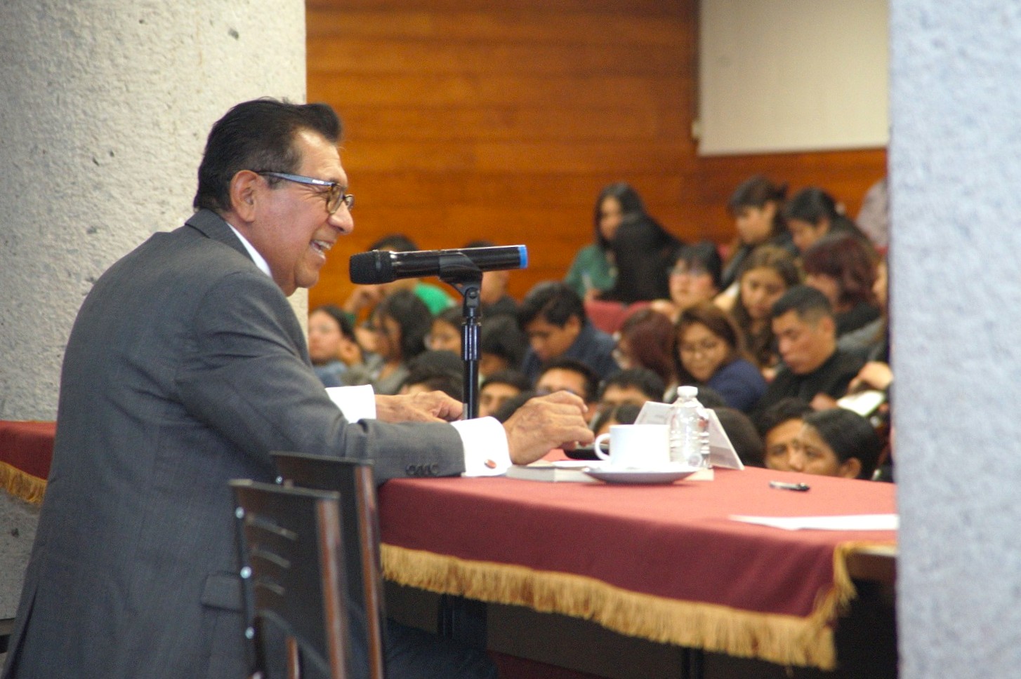 La argumentación jurídica, eje del quehacer administrativo, legislativo y judicial: Rector de la UATx